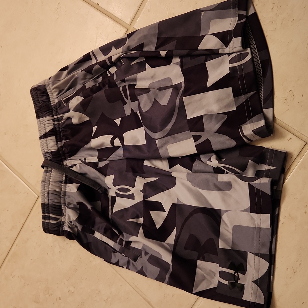 Under Armour boys shorts. Gray.
